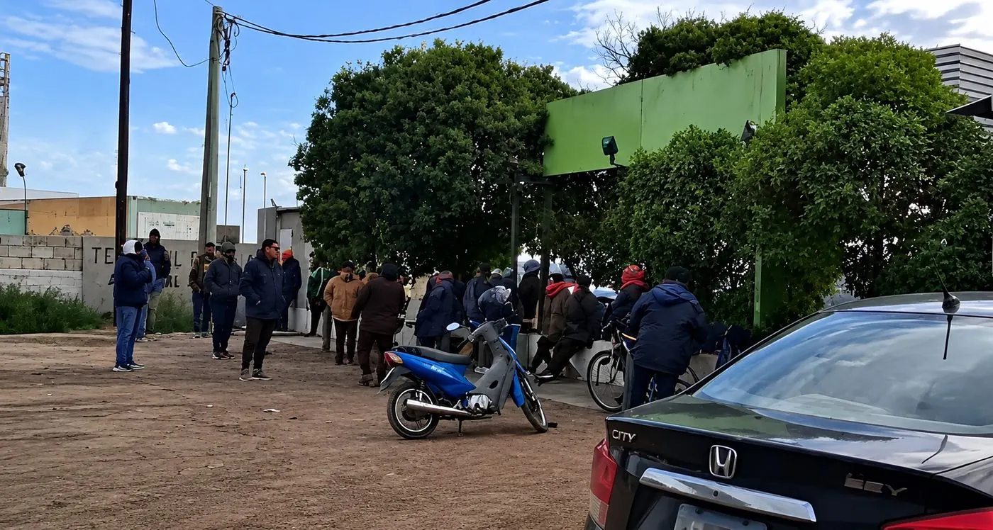 Marineros reunidos en San Antonio Oeste durante el conflicto con los armadores